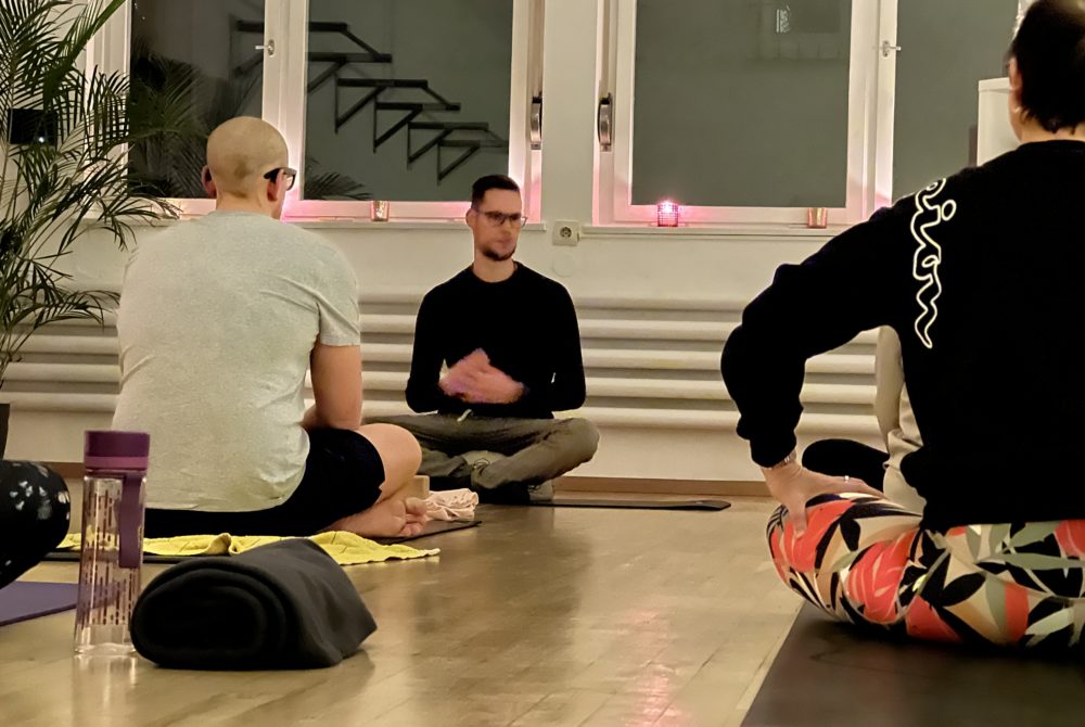 Yoga mit anschliessender Meditation 04.12.2022